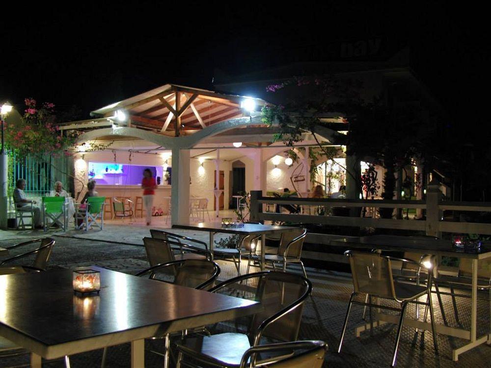 Kavos Bay Seafront Hotel Agia Marina  エクステリア 写真