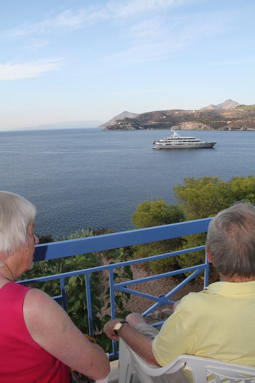 Kavos Bay Seafront Hotel Agia Marina  エクステリア 写真