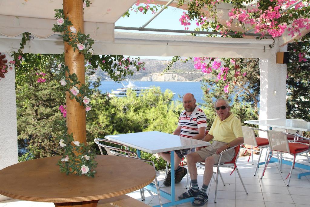 Kavos Bay Seafront Hotel Agia Marina  エクステリア 写真