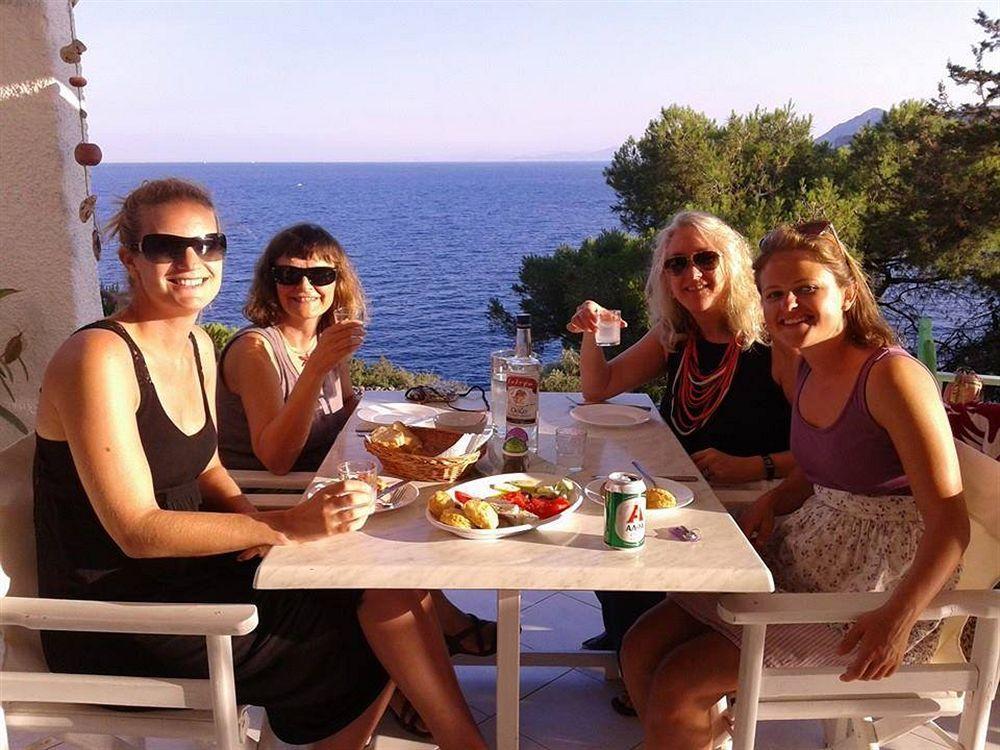Kavos Bay Seafront Hotel Agia Marina  エクステリア 写真