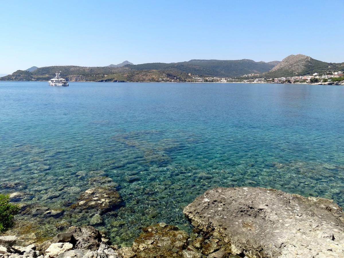 Kavos Bay Seafront Hotel Agia Marina  エクステリア 写真