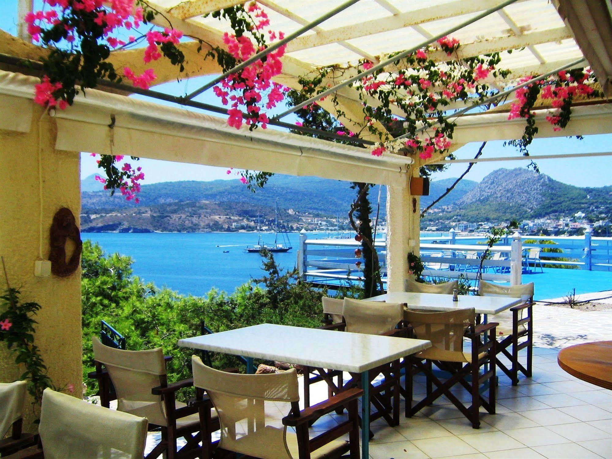 Kavos Bay Seafront Hotel Agia Marina  エクステリア 写真