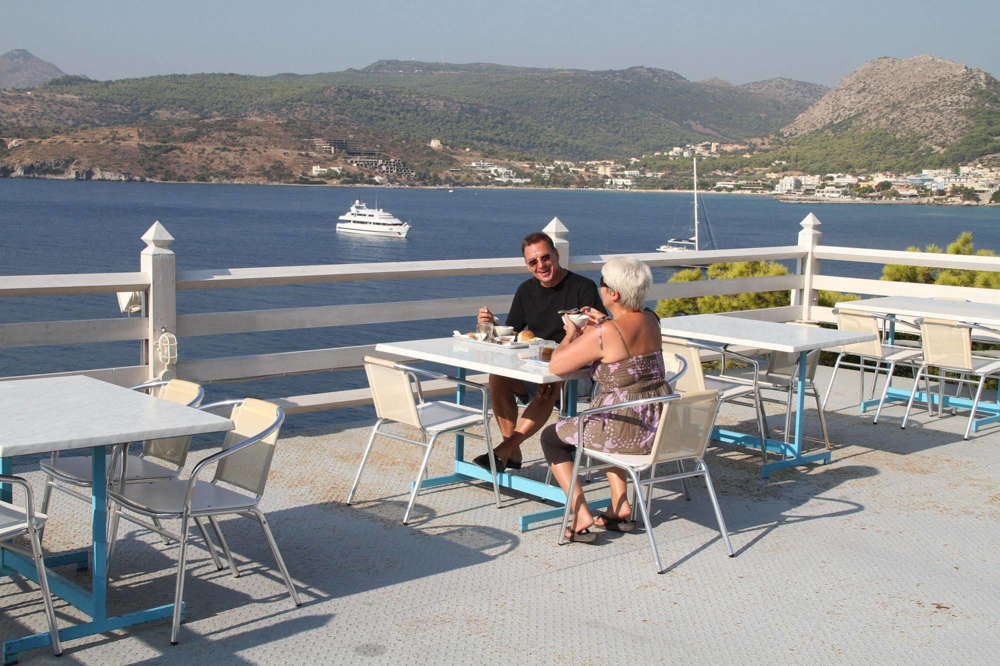 Kavos Bay Seafront Hotel Agia Marina  エクステリア 写真