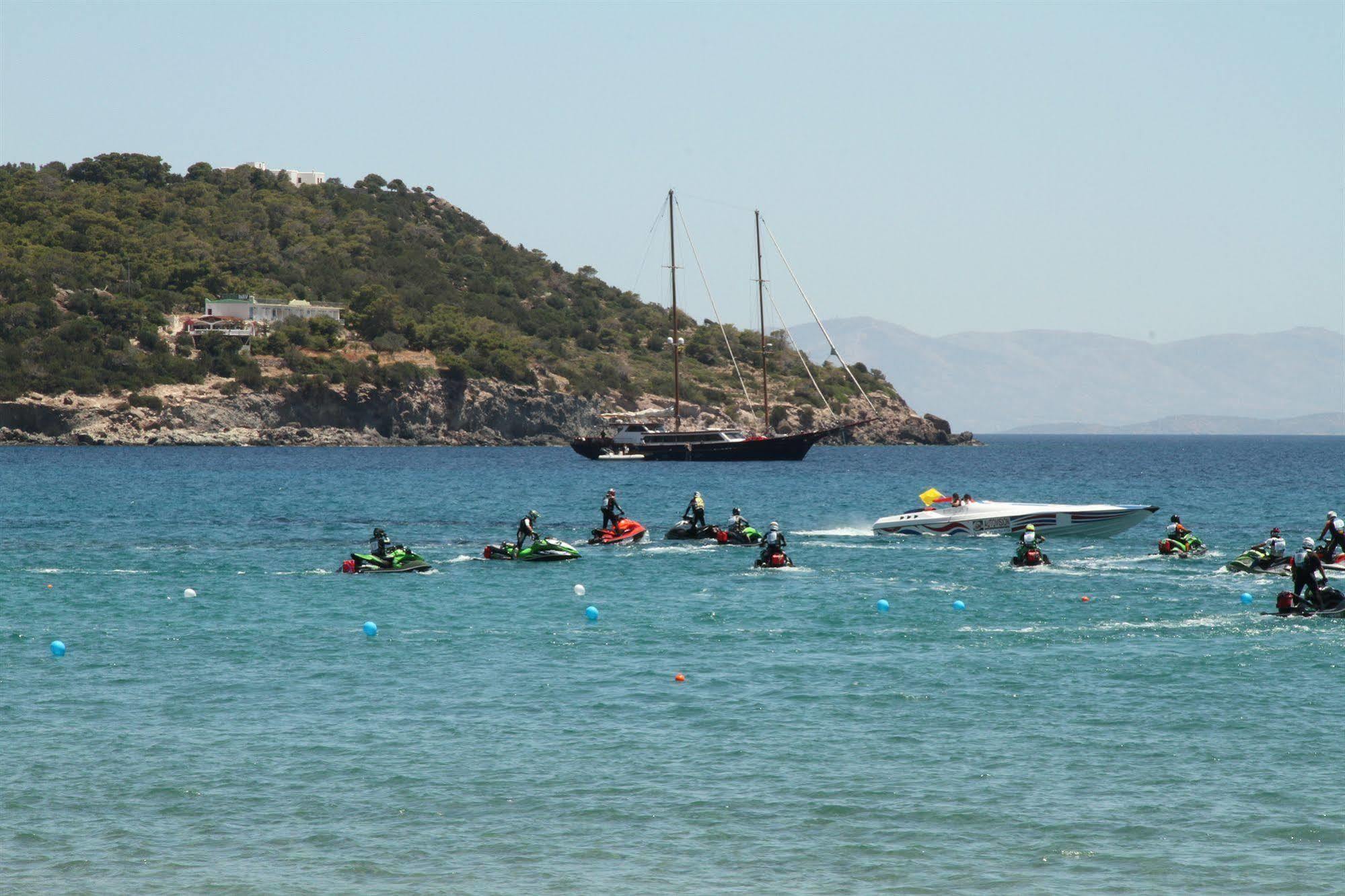 Kavos Bay Seafront Hotel Agia Marina  エクステリア 写真