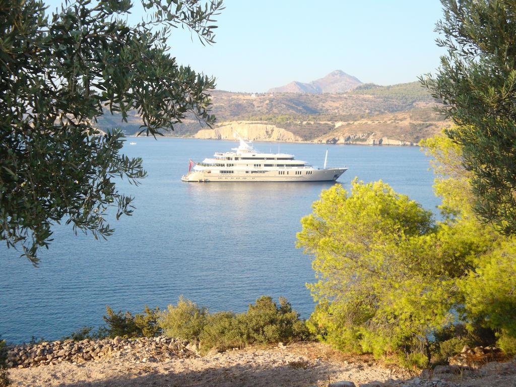 Kavos Bay Seafront Hotel Agia Marina  エクステリア 写真