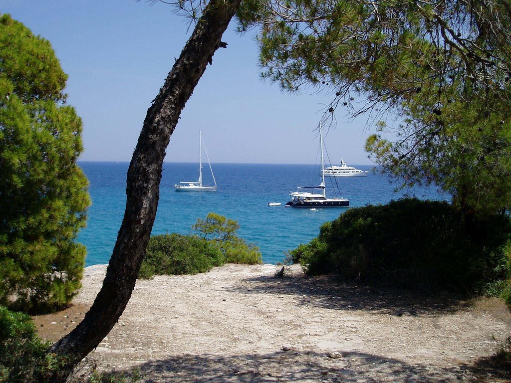 Kavos Bay Seafront Hotel Agia Marina  エクステリア 写真
