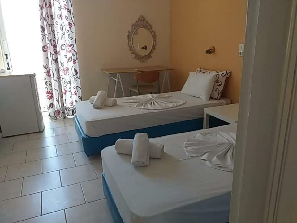 Kavos Bay Seafront Hotel Agia Marina  エクステリア 写真