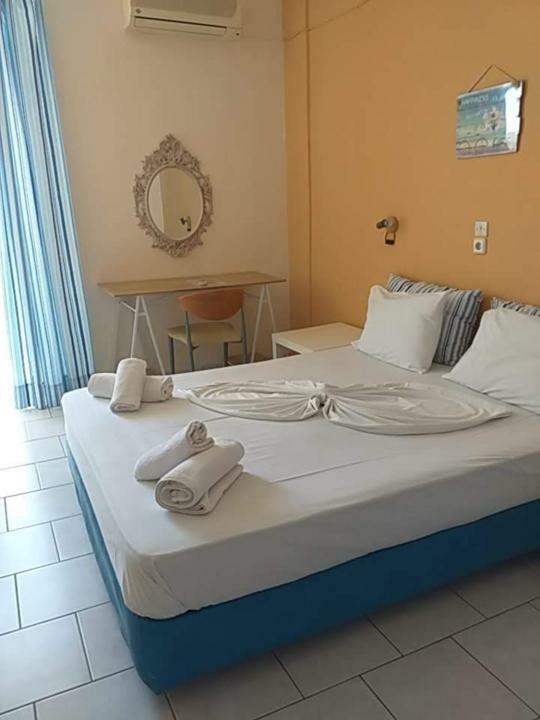 Kavos Bay Seafront Hotel Agia Marina  エクステリア 写真